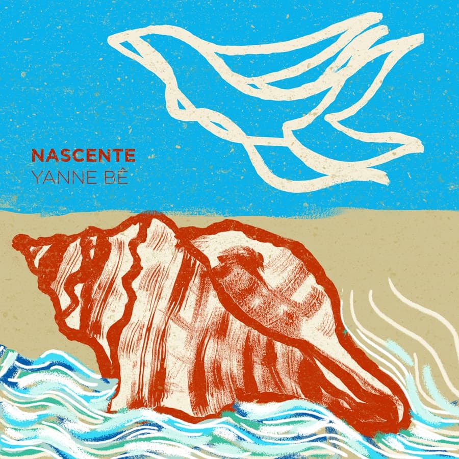 Capa do álbum Nascente: pássaro em traço off-white sobre céu azul e uma concha terracota na areia, banhada pelas ondas do mar.